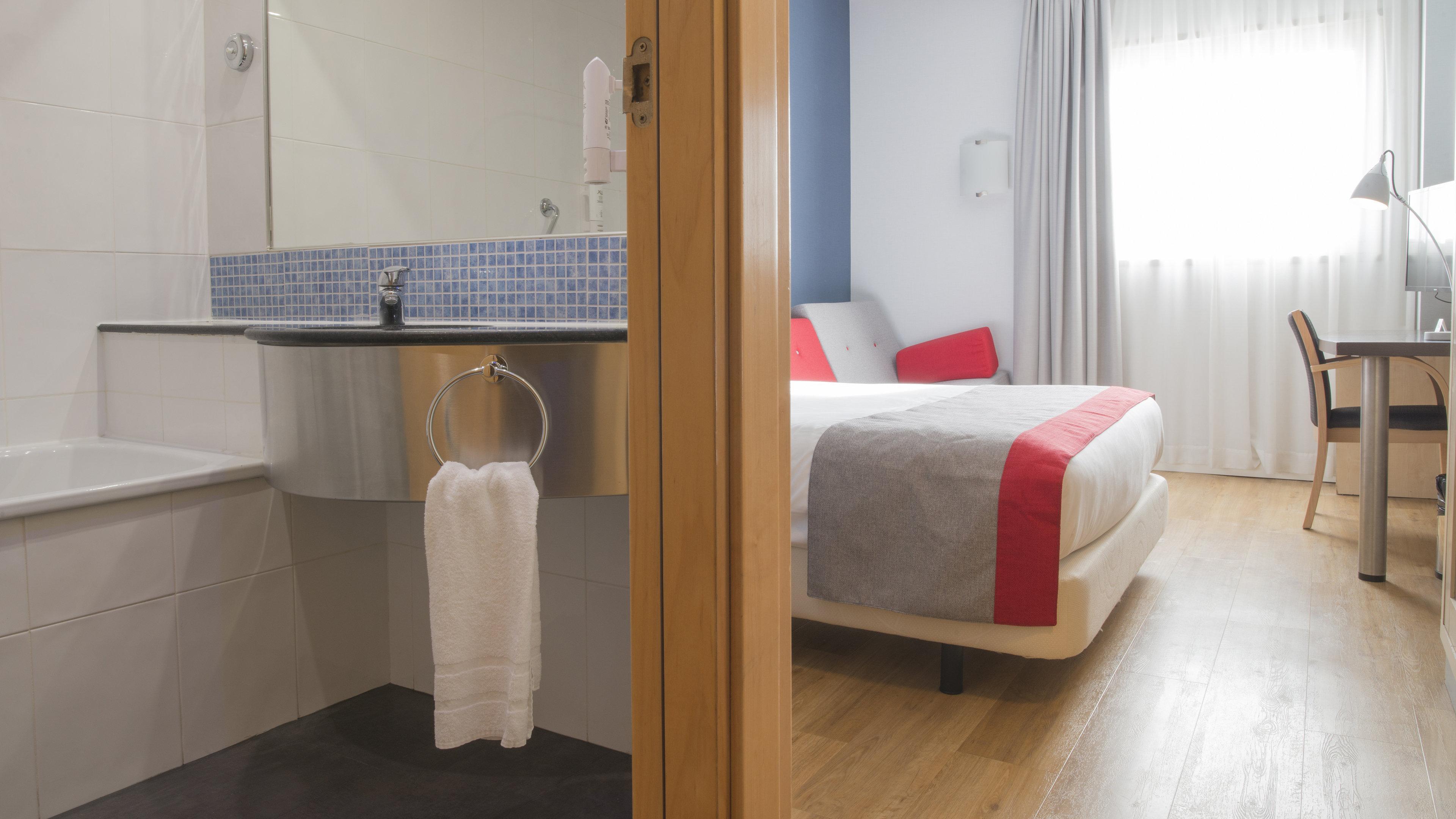 Holiday Inn Express Molins De Rei By Ihg Exterior photo