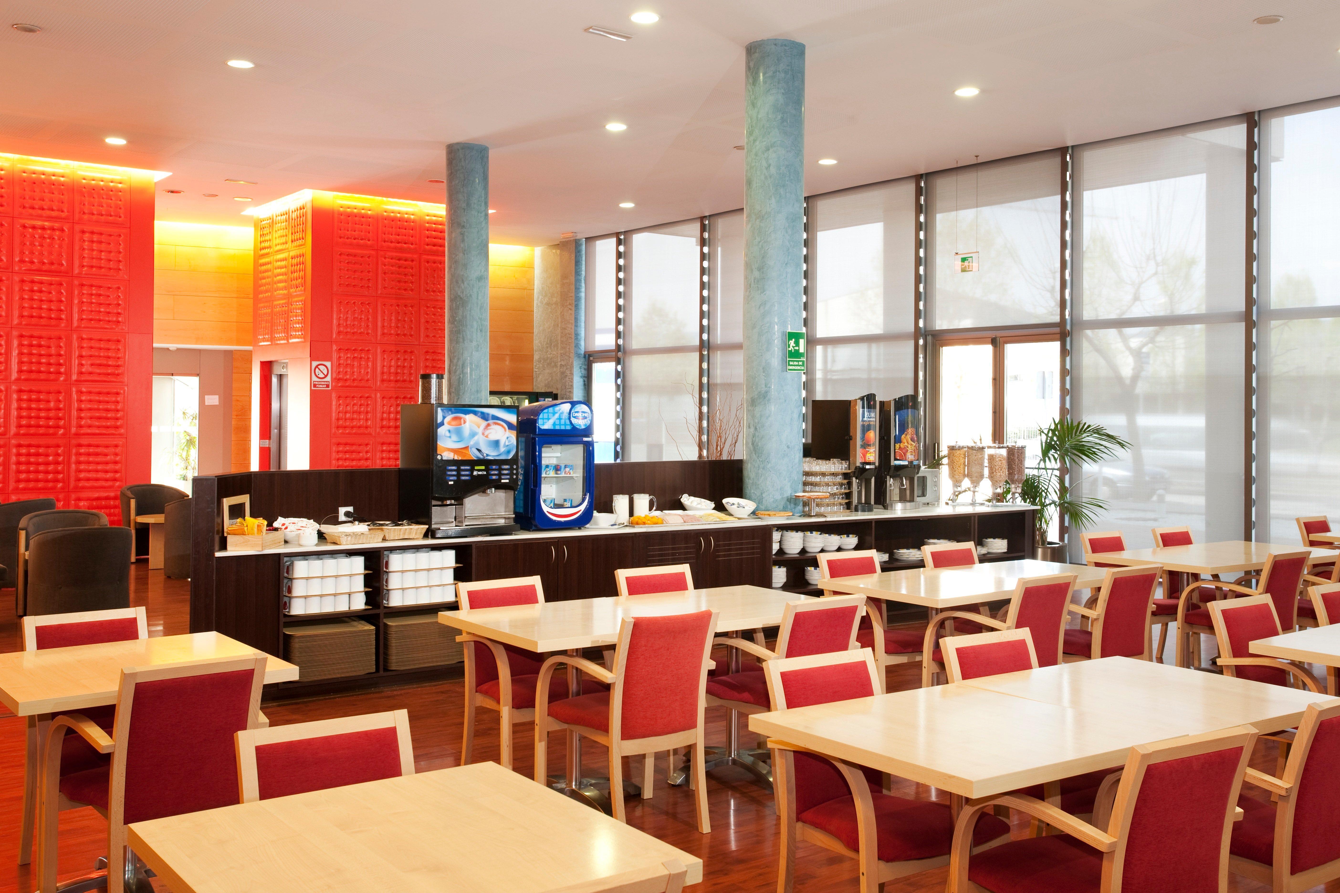 Holiday Inn Express Molins De Rei By Ihg Restaurant photo