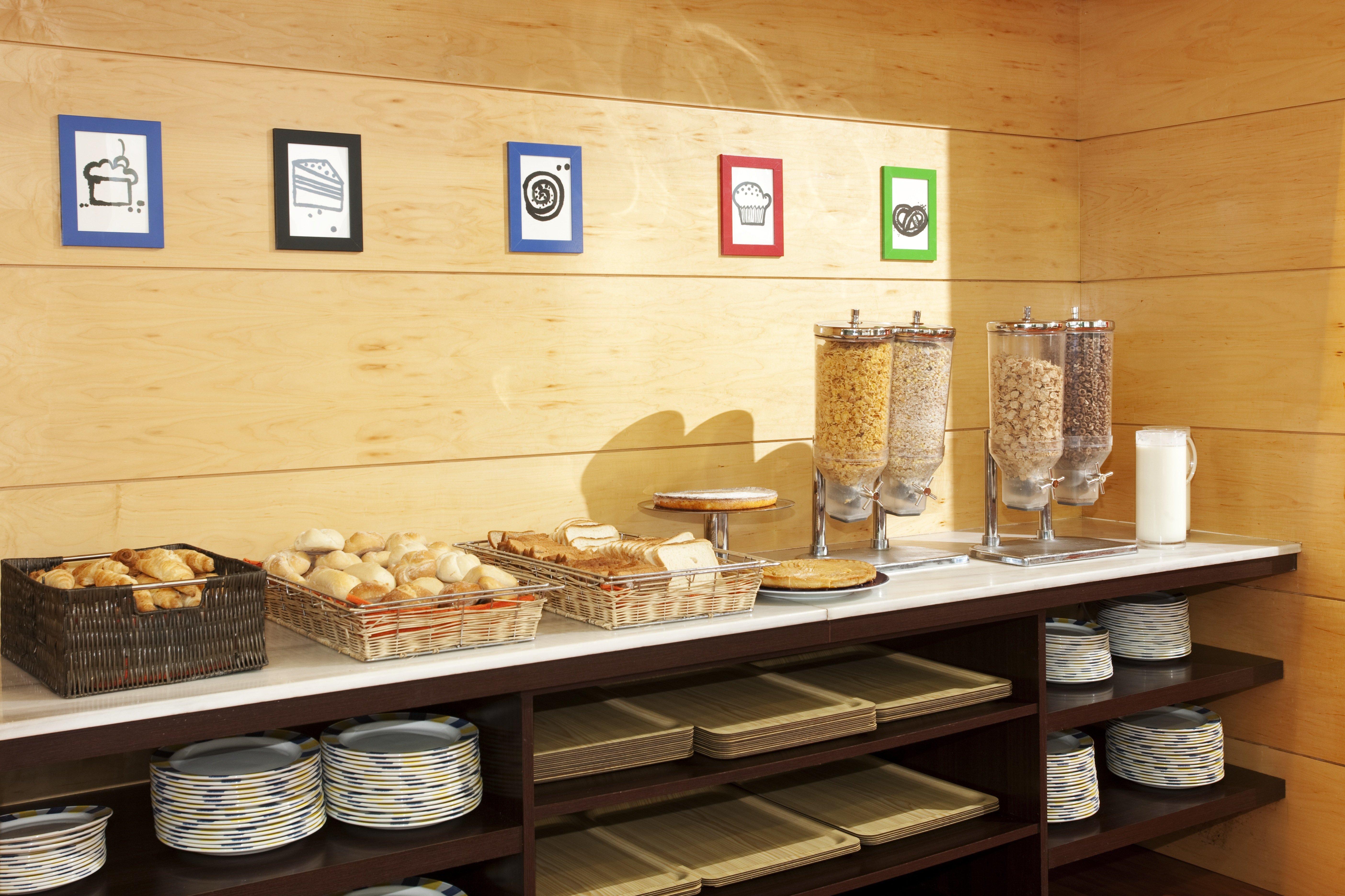 Holiday Inn Express Molins De Rei By Ihg Restaurant photo