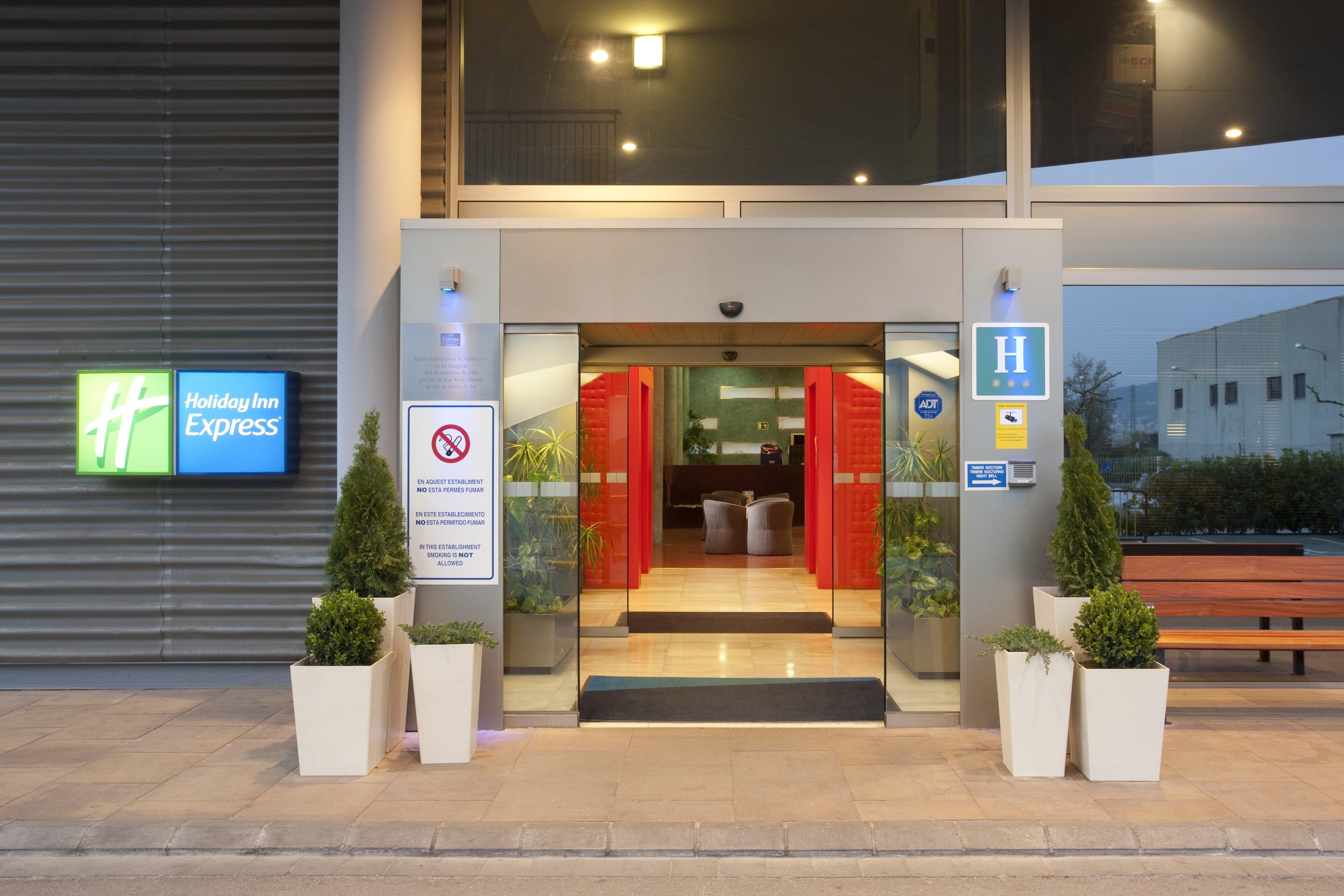 Holiday Inn Express Molins De Rei By Ihg Exterior photo