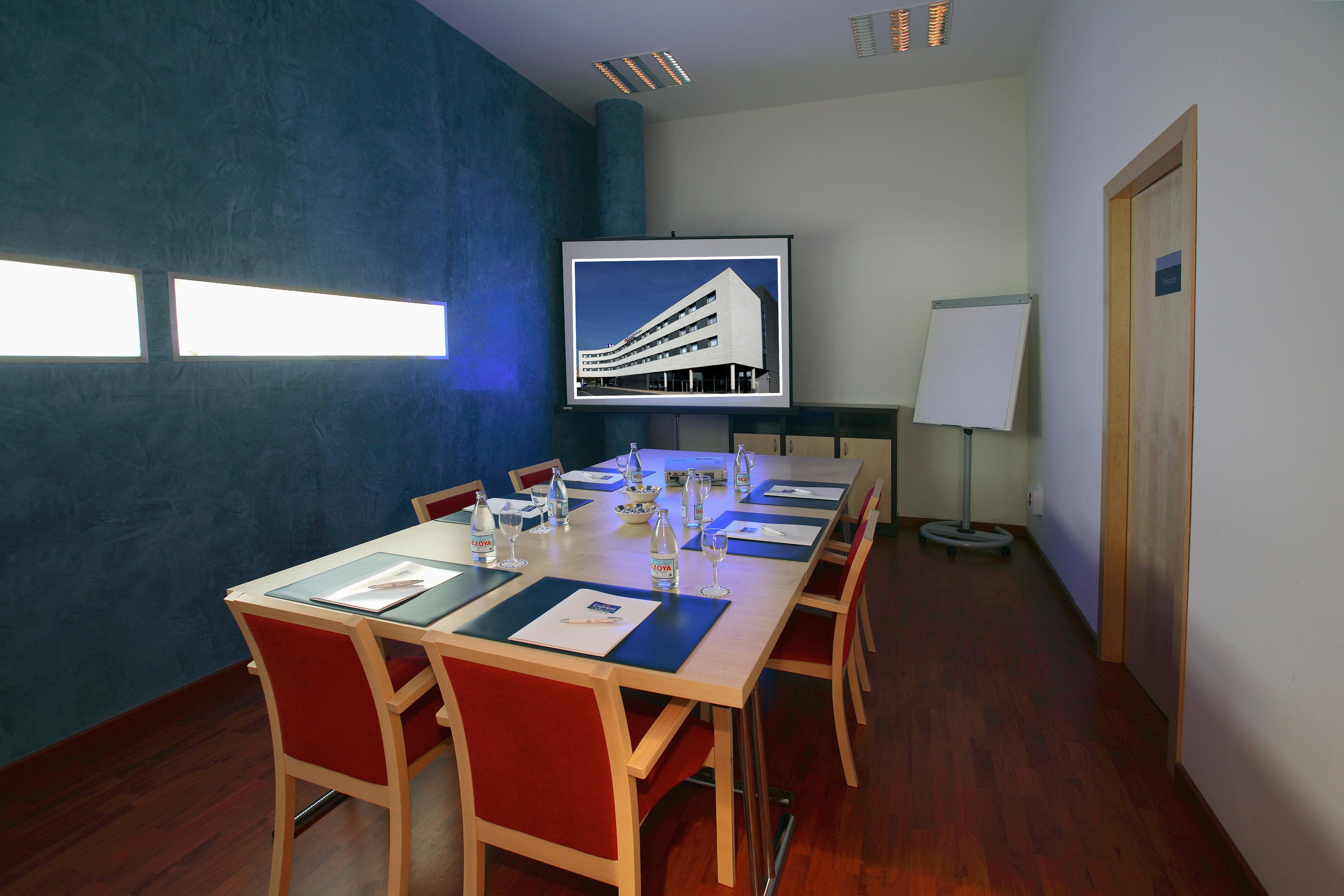 Holiday Inn Express Molins De Rei By Ihg Facilities photo