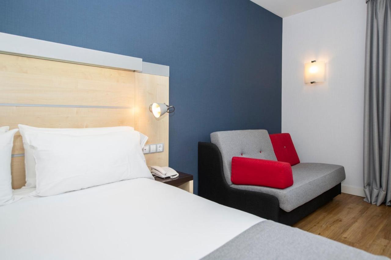 Holiday Inn Express Molins De Rei By Ihg Exterior photo