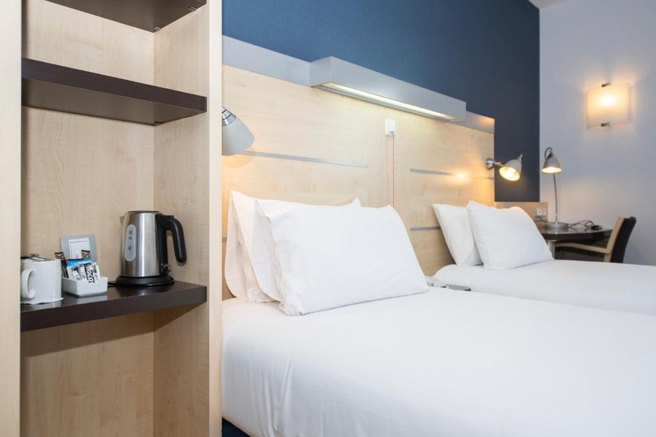 Holiday Inn Express Molins De Rei By Ihg Exterior photo