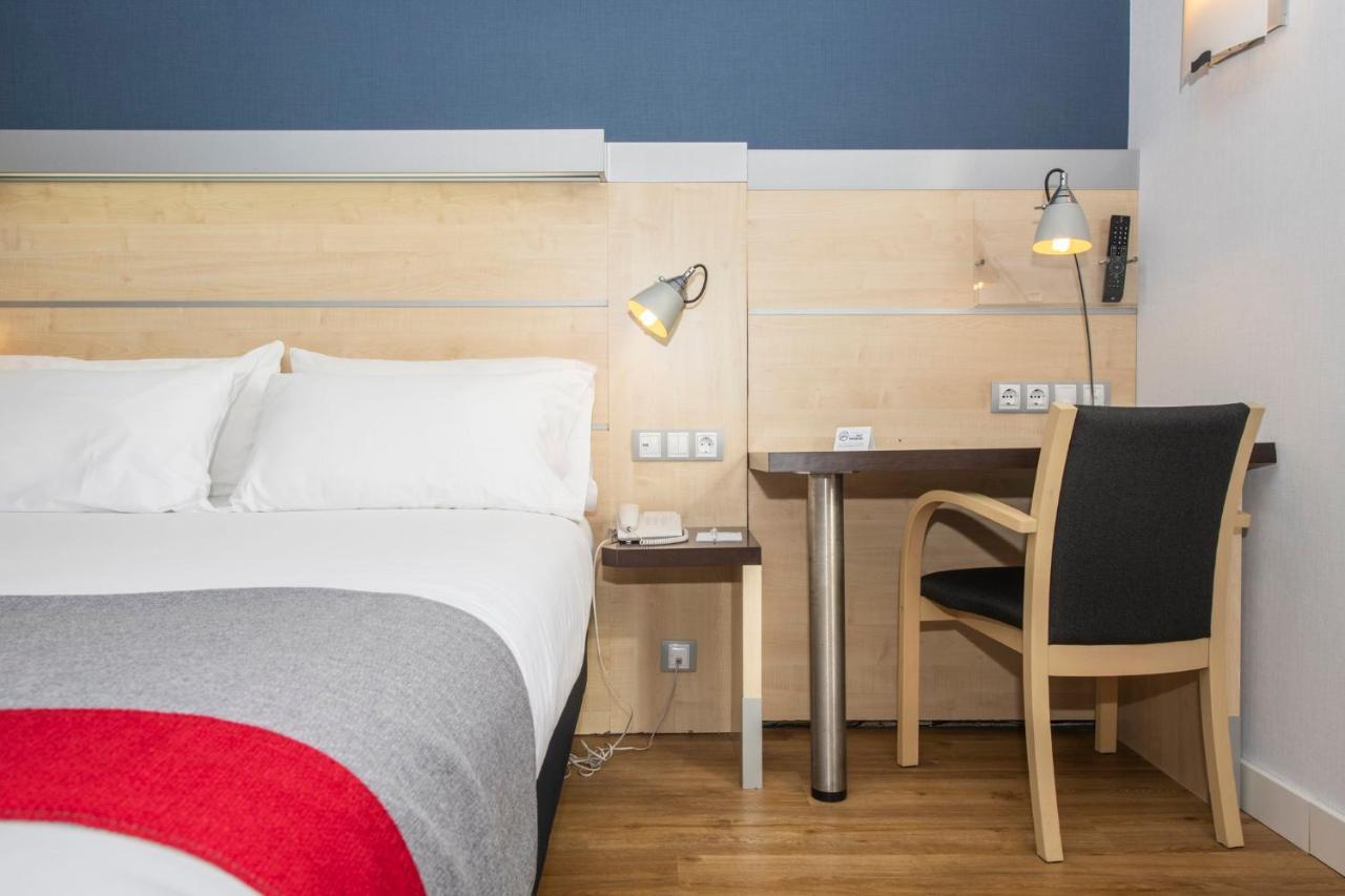 Holiday Inn Express Molins De Rei By Ihg Exterior photo