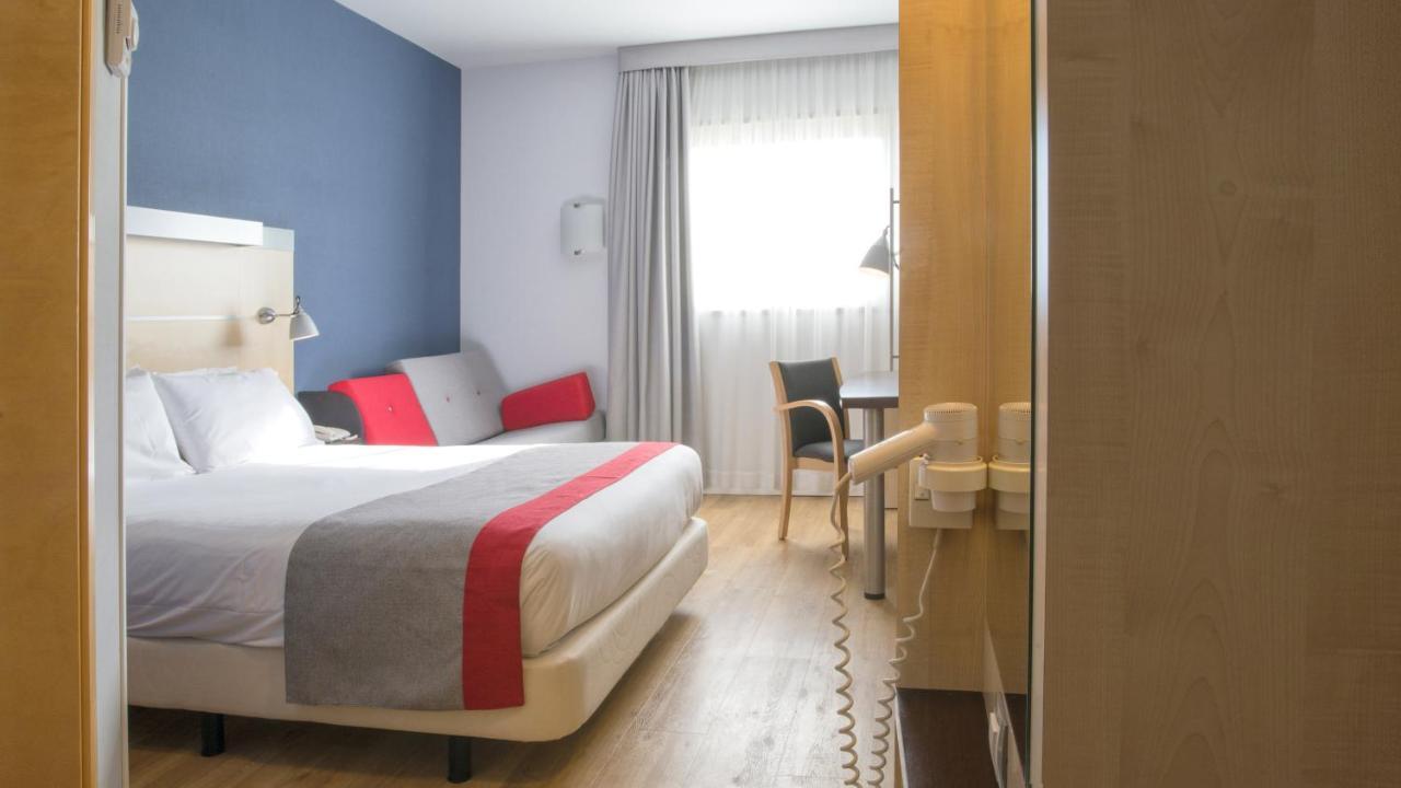 Holiday Inn Express Molins De Rei By Ihg Exterior photo