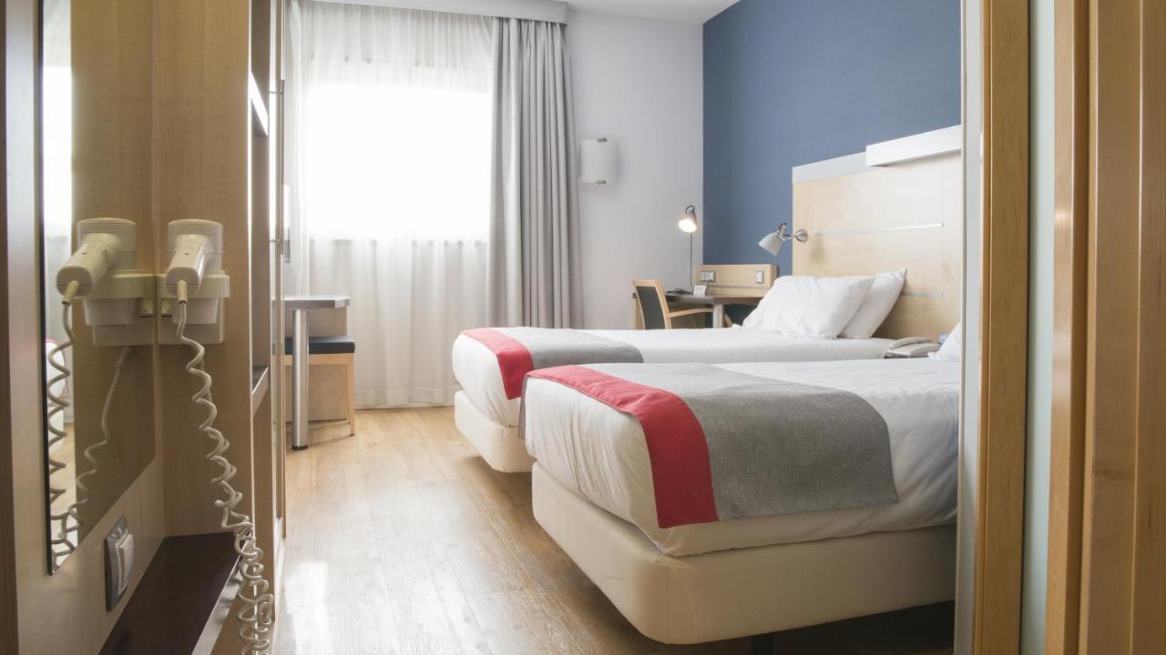 Holiday Inn Express Molins De Rei By Ihg Exterior photo