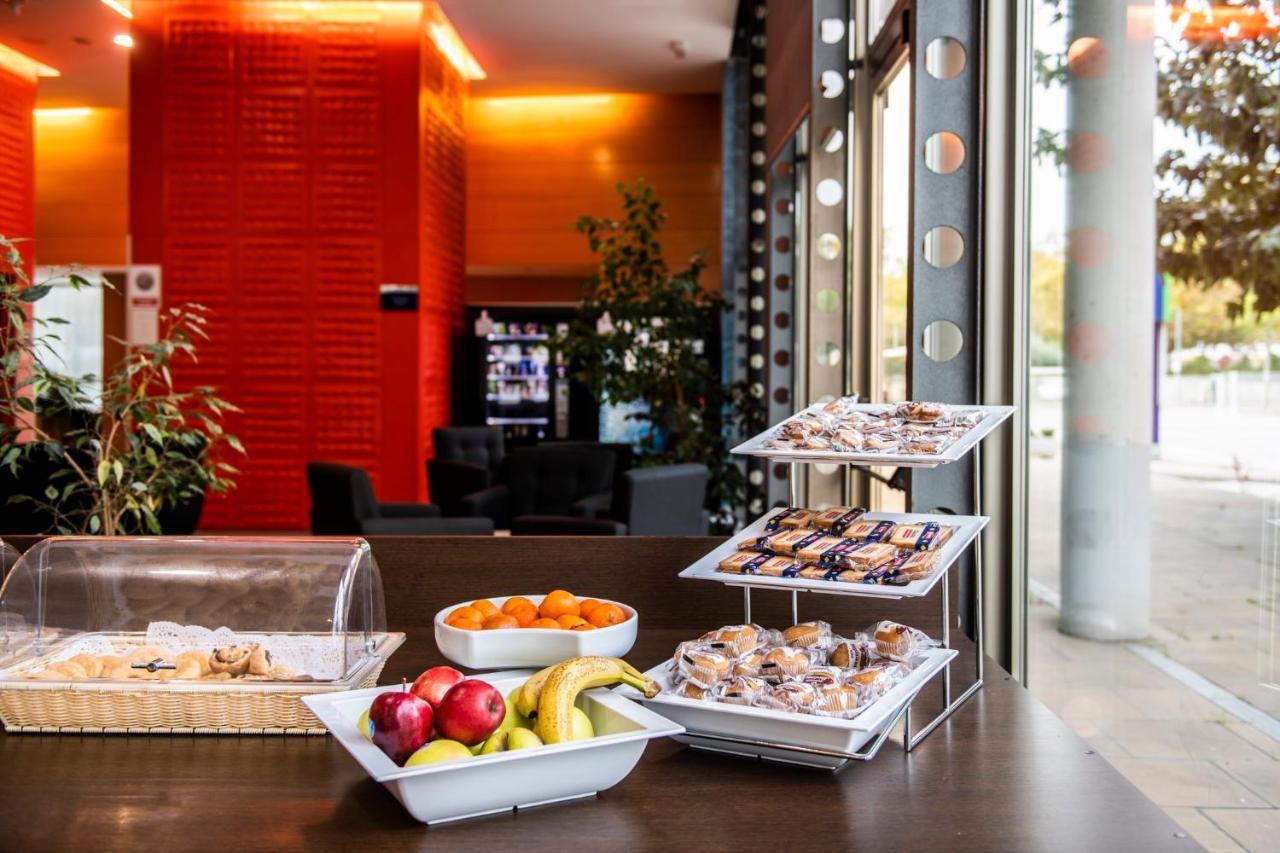Holiday Inn Express Molins De Rei By Ihg Exterior photo