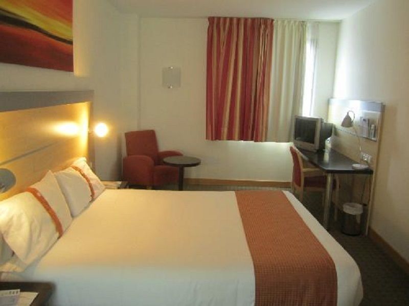 Holiday Inn Express Molins De Rei By Ihg Exterior photo