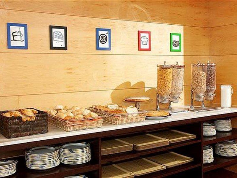 Holiday Inn Express Molins De Rei By Ihg Exterior photo