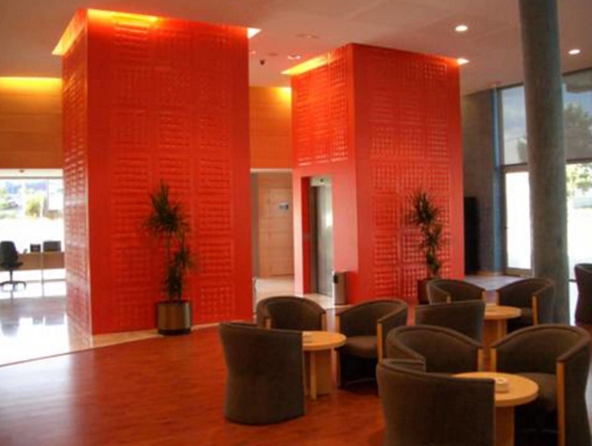 Holiday Inn Express Molins De Rei By Ihg Exterior photo