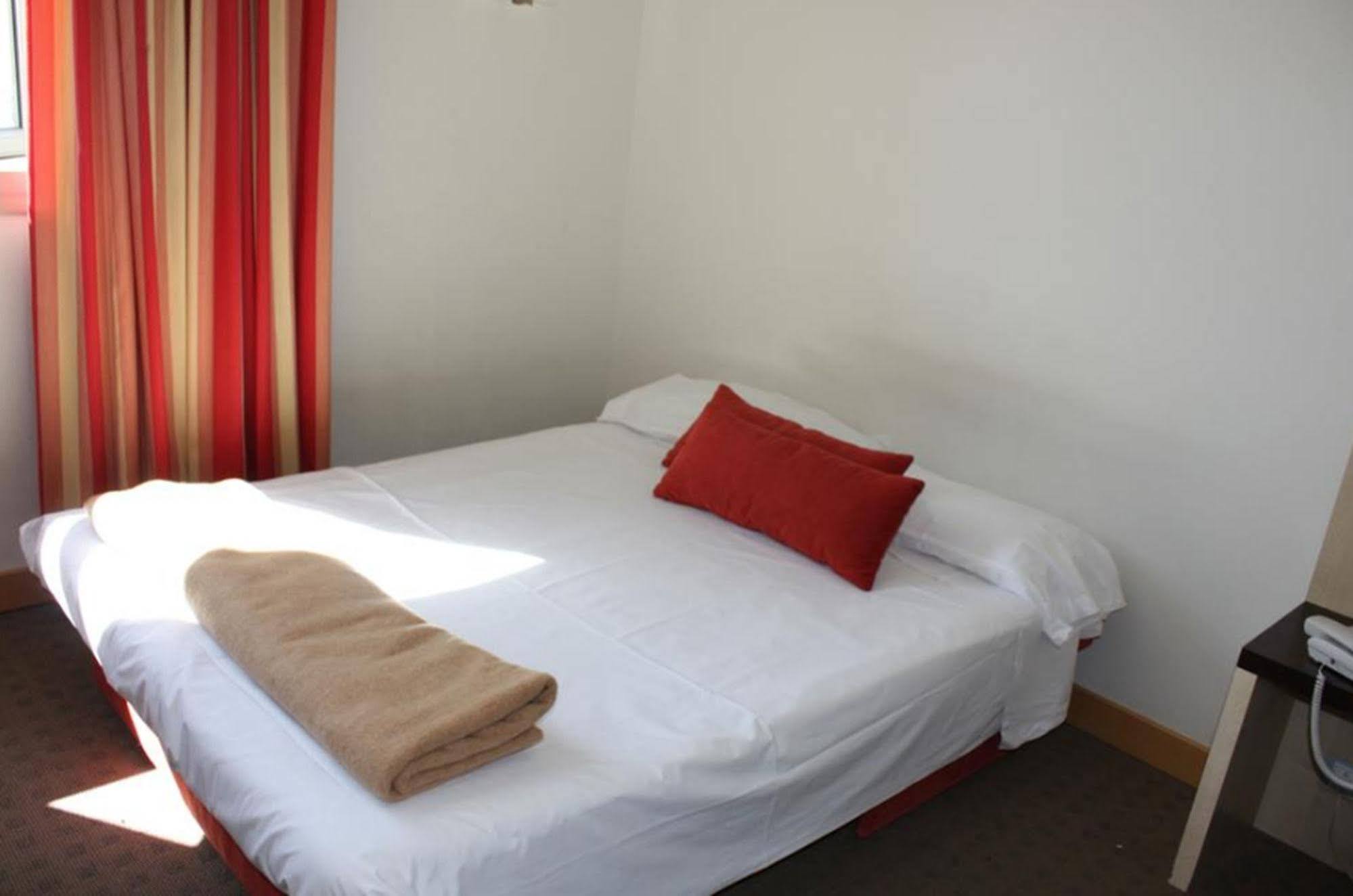 Holiday Inn Express Molins De Rei By Ihg Exterior photo